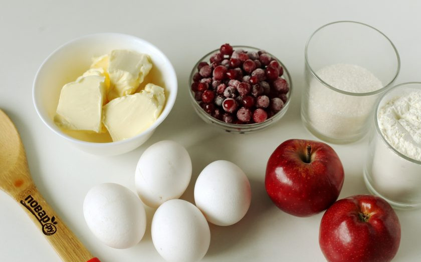 1. Этап. Бретонский пирог с клюквой и яблоками: Подготовьте все ингредиенты.