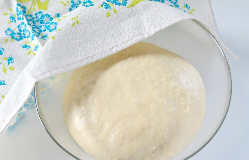 1. Этап. Домашняя ватрушка с шоколадной стружкой: 6. За это время тесто должно вырасти как минимум в два раза.