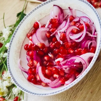 Red onion salad with pomegranate