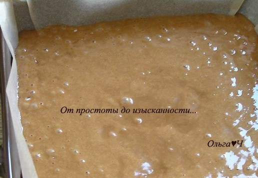 1. Этап. Брауни с апельсином: Выложите массу в форму (высота брауни не должна превышать 3 см). У меня форма 19х19 см.