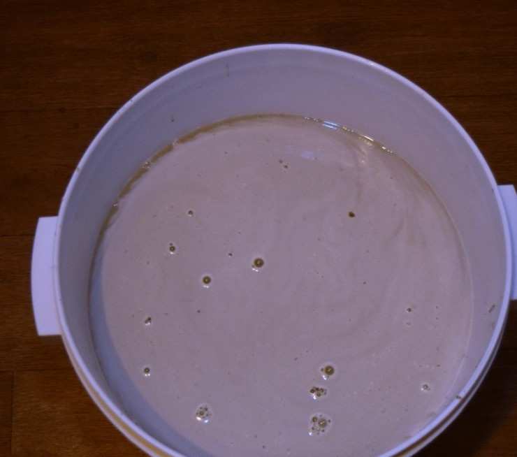 1. Этап. Кукурузная крупа на кодзи: Всё перемешайте. Закройте тару крышкой. Уберите в тёплое место.