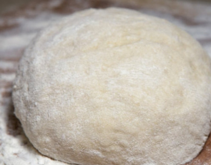 1. Этап. Творожный пирог в мультиварке: 4. Готовое тесто скатать в шар, оставить отдохнуть минут на 10 -15.