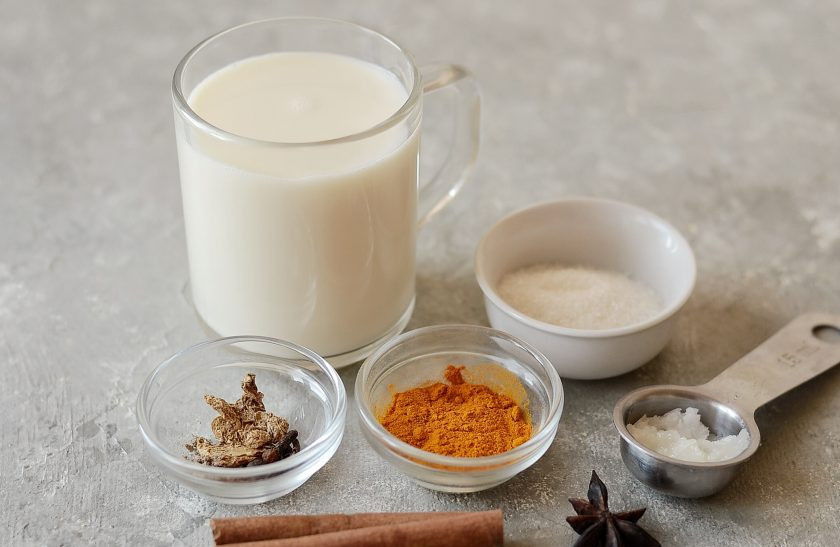 1. Этап. Куркума латте: Подготовьте все ингредиенты.