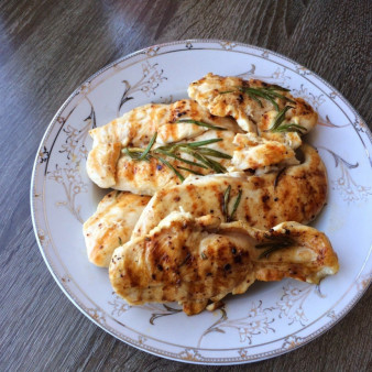 Сочный стейк из куриной грудки