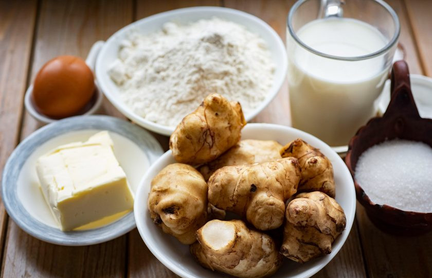 1. Этап. Молочное печенье с топинамбуром: Все ингредиенты подготовьте сразу же. Топинамбур помойте и почистите, потребуется 300 грамм очищенного корнеплода.