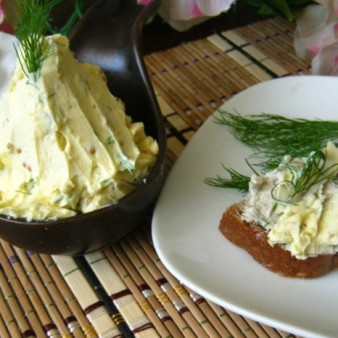 Яичное масло с горчицей