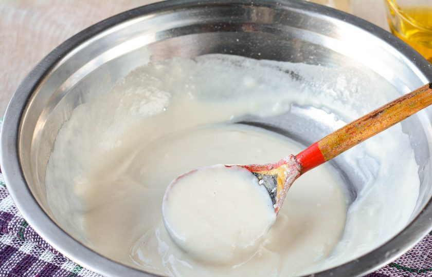 1. Этап. Жареные пирожки на заварном тесте: Заварите муку, перемешайте.