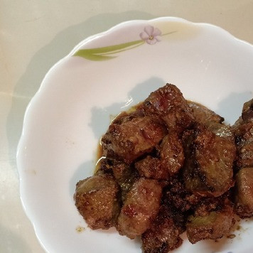 1. Этап. Печень говяжья с луком: Печень со сковороды переложить на тарелку.