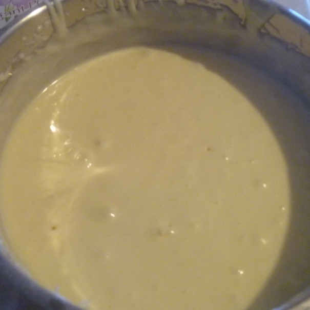 1. Этап. Кексы проще простого: После того как мы все хорошо перемешали получается вот такая вот масса, по густоте похожая на сметану.