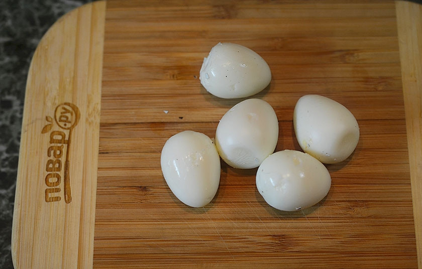 1. Этап. Котлеты Яйцо в шубке: 1. Перепелиные яйца отварите, затем очистите.