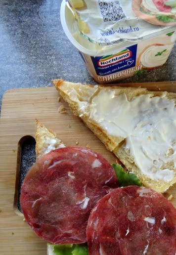 1. Этап. Сэндвич из слоёного теста: Затем мясную составляющую...