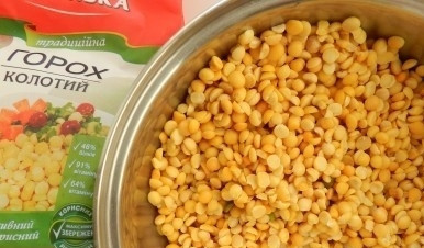 1. Этап. Гороховый суп с мясом: Горох нужно промыть и замочить примерно на 1 час в холодной воде.