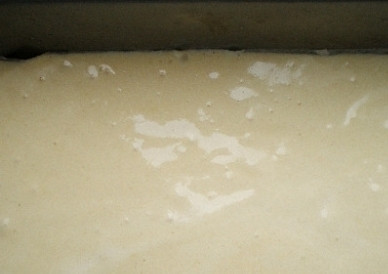 1. Этап. Шарлотка с лимоном: Выливаем на лимоны тесто и ставим выпекаться при 180 градусах минут 30-35.