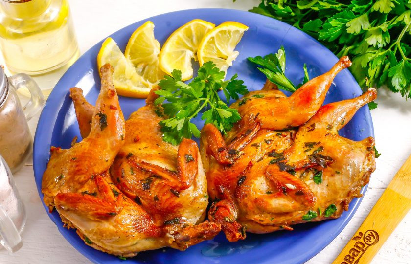 1. Этап. Перепелка табака: Таким образом обжарьте и вторую тушку. Выложите на тарелку и подайте к столу горячими с любым гарниром.