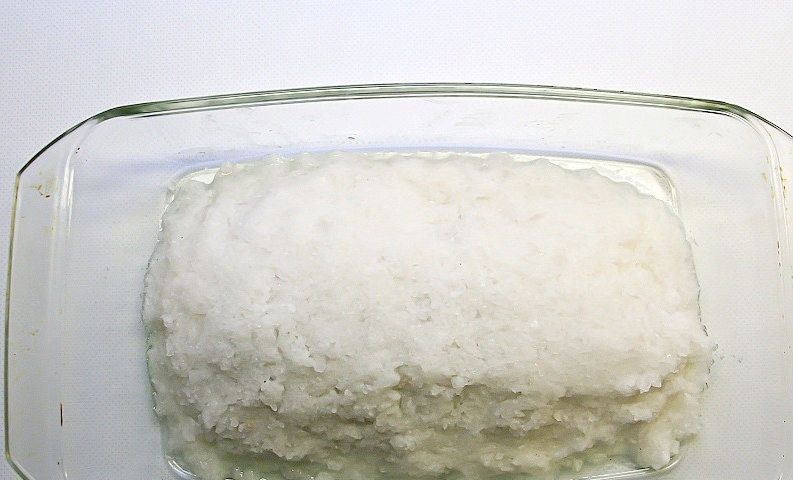 1. Этап. Сибас в соли: 5. Оставшуюся половину смеси выкладываю поверх рыбы и плотно залепляю 