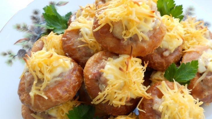 1. Этап. Закусочные бублики: Готовые закусочные бублики подавайте с зеленью. Приятного аппетита!