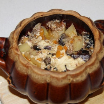 Картошка, тушенная с шампиньонами в сметане