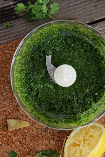 1. Этап. Зеленый суп с щавелем: Из ингредиентов должна получиться однородная масса.