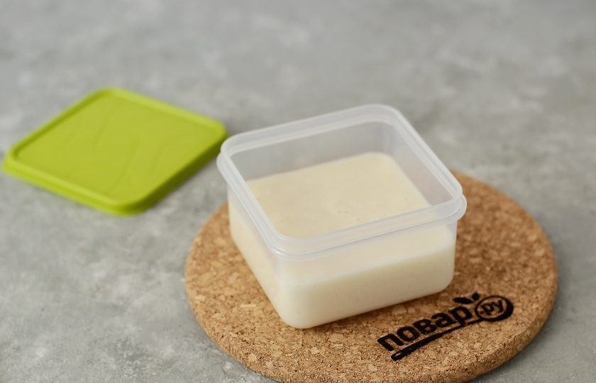 1. Этап. Веганское сливочное масло: Разлейте получившуюся массу по формам, уберите в холодильник на несколько часов (лучше на ночь).