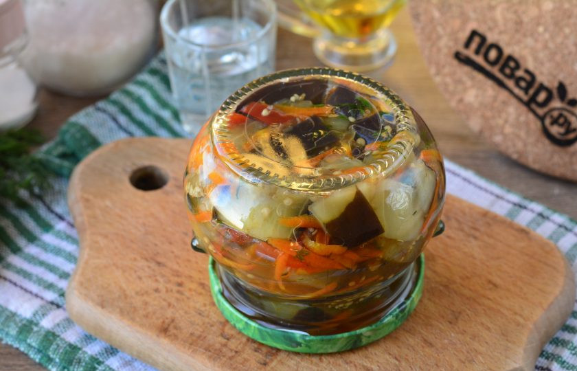 1. Этап. Баклажаны Ивасики телесики: Закатайте крышками и дайте остыть под одеялом.