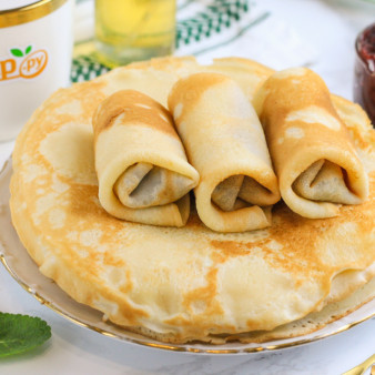 Блины с джемом на сметане