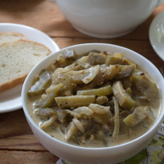 Тушеные баклажаны под соусом