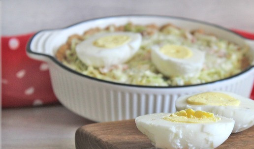 1. Этап. Киш «Осень»: Вареные яйца разрезать на 2 половинки по длине.