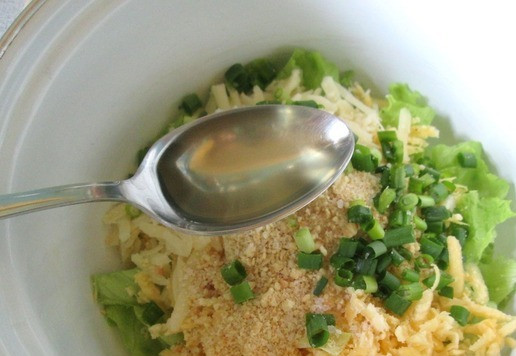 1. Этап. Салат с репой и сыром: Всё соединить. Добавить оливковое масло ( у меня подсолнечное), посолить по вкусу.