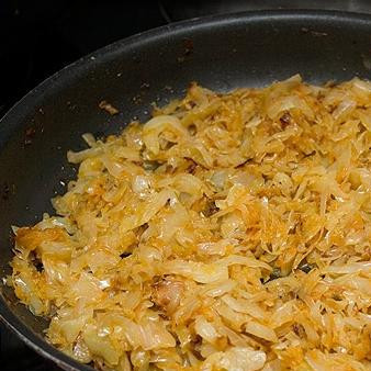 1. Этап. Вареники с капустой: Затем - потушить капусту до готовности.