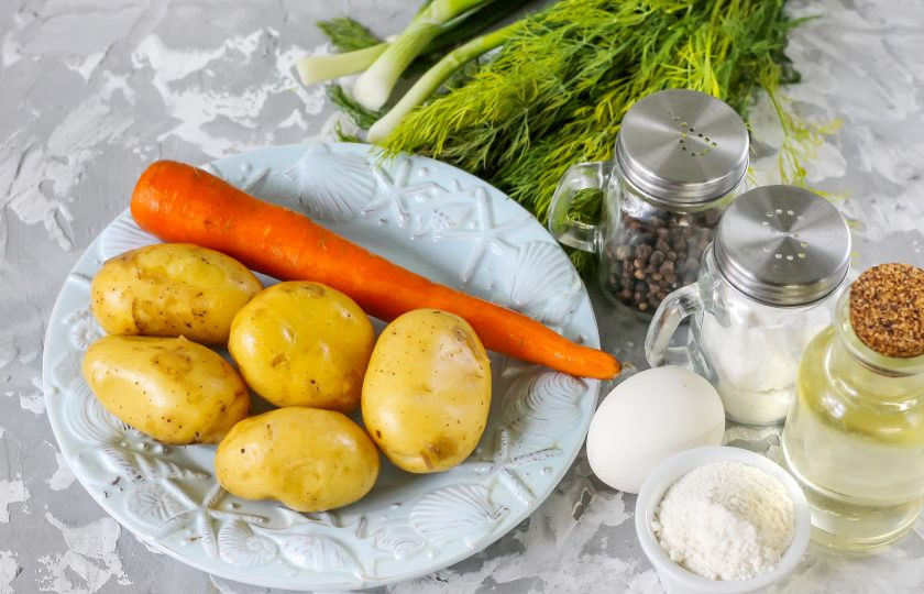 1. Этап. Картофельные драники с морковью: Подготовьте указанные ингредиенты.