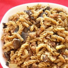Паста с вешенками и курицей