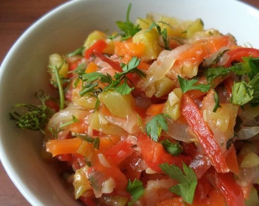 1. Этап. Вкусное овощное рагу: 8. Подаем вкусное овощное рагу в горячем виде.