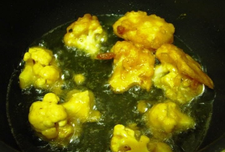 1. Этап. Овощи в кляре: И обжарьте на разогретой сковороде.