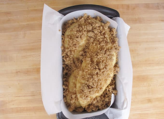 1. Этап. Бабка с корицей: 13. Сверху распределите посыпку.