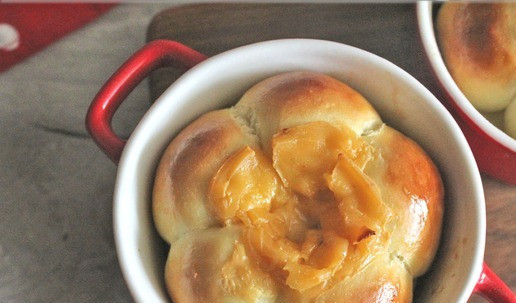 1. Этап. Булочки для бургеров: Выпекать булочки в духовке при 180 градусах около 20 минут.