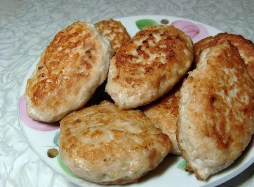 1. Этап. Котлеты из грудки индейки: Вот все и готово! Котлеты из индейки подаются с любым гарниром. Получается очень вкусно, а аромат — непередаваемый! Приятного аппетита!