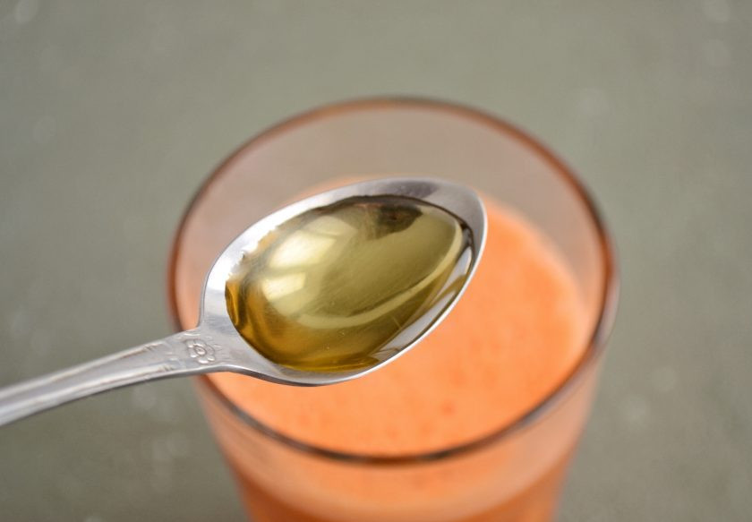 1. Этап. Сок из сельдерея и моркови: В готовый сок добавьте сироп топинамбура по вкусу.