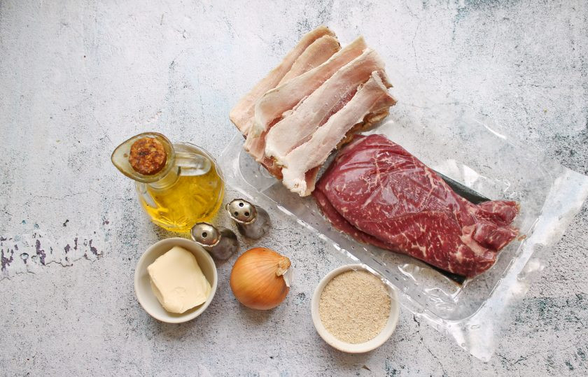 1. Этап. Котлеты из мраморной говядины: Подготовьте все необходимые ингредиенты для приготовления котлет из мраморной говядины.