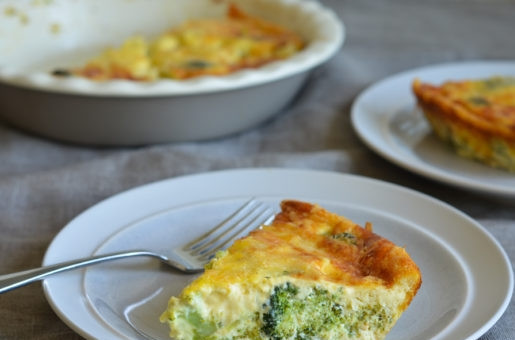 1. Этап. Киш без муки с брокколи: 7. Выпекайте киш в течение 1 часа при 170 градусах в духовке. После дайте постоять 15 минут, а потом подавайте. Приятного аппетита!