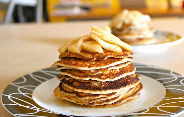 1. Этап. Дрожжевые оладьи на простокваше: 3. Пока будете жарить, они будут еще больше подниматься - словом, вот такие объемные получатся красавцы! Приятного аппетита!