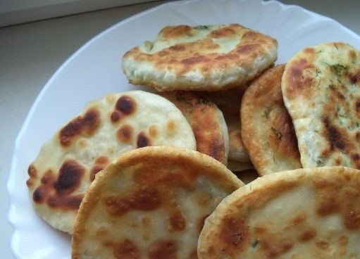 1. Этап. Лепешки вместо хлеба: 7. Снимите со сковороды, остудите и подавайте теплыми. Теперь, когда вы узнали, как приготовить лепешки вместо хлеба, угощайте своих близких.