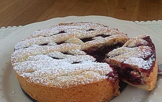 1. Этап. Сладкий пирог с черешней: 5. Выпекайте пирог при 180 градусах в течение 40 минут или до тех пор, пока пирог не станет золотисто-коричневого цвета. Дайте пирогу остыть, затем извлеките из формы. Посыпьте пирог из свежей черешни сахарной пудрой и подайте на стол.