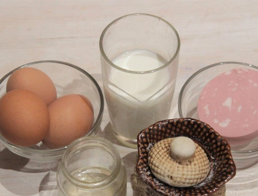 1. Этап. Жареная колбаса: 1. Многие привыкли завтракать омлетом, а самый распространенный рецепт — это яйца с колбасой. Такой завтрак будет сытным и вкусным.