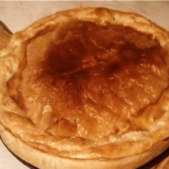 Пирог с мясом из слоеного бездрожжевого теста