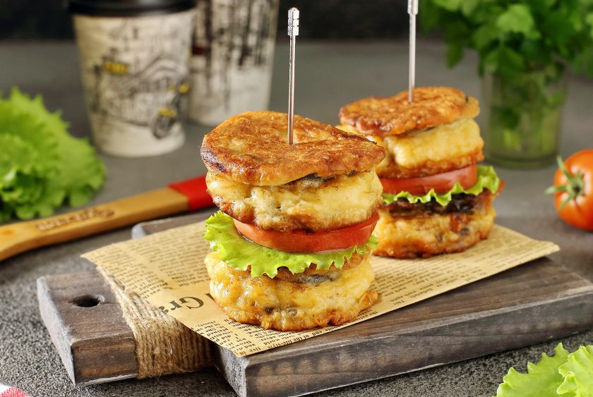 1. Этап. Баклажаны-бургеры: Наши баклажаны-бургеры готовы. Подавайте закуску сразу же. Приятного аппетита!