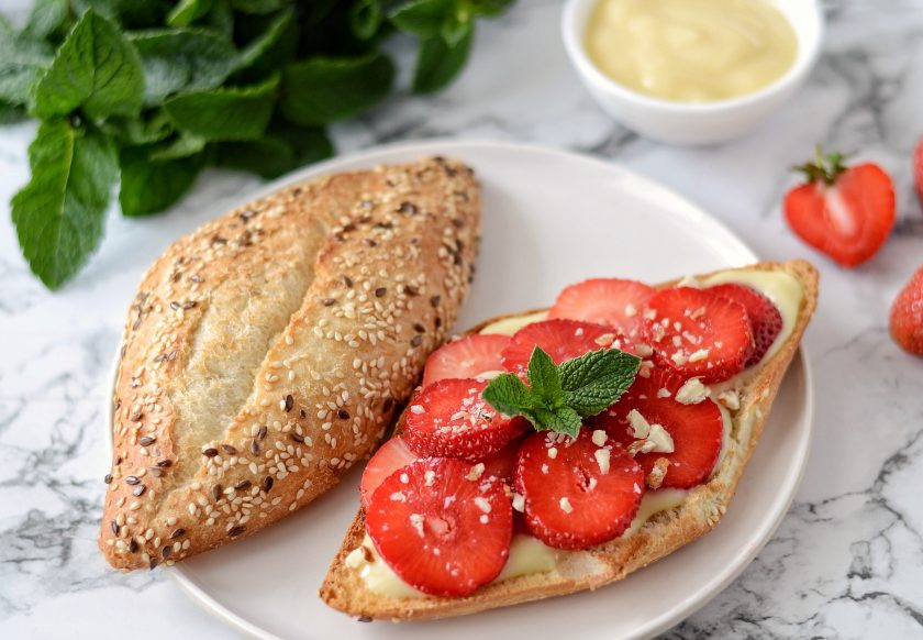 1. Этап. Тост с клубникой: Тост с клубникой готов, приятного аппетита!