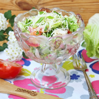 Салат с пекинской капустой и копченой курицей