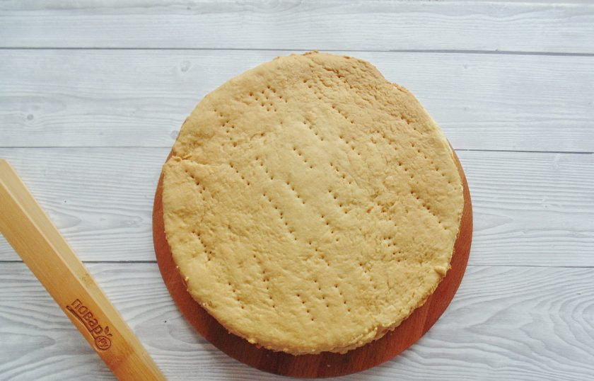 1. Этап. Медовый торт с вишней: У вас получится 6-7 коржей. Диаметр моих коржей 18 сантиметров.