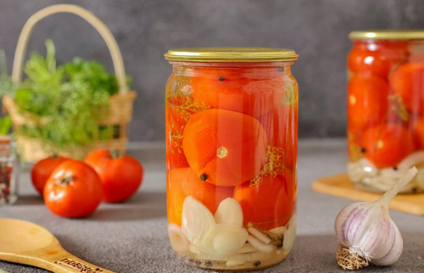 1. Этап. Маринованные помидоры с луком и чесноком на зиму: Маринованные помидоры с луком и чесноком готовы. Приятного аппетита!