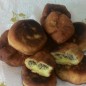 Беляши Вкусные Смешаем теплое молоко с дрожжами, солью и сахаром-хорошо перемешаем. Затем добавляем яйца, сливочное масло (растопленное)-хорошо перемешиваем Далее постепенно всыпаем муку и мешаем до однородности ложкой. кому то покажется тесто жидким, можно добавить еще совсем немного муки, так как тесто должно быть по консистенции как густая сметана Накрываем пакетом и ставим в холодильник на 40 минут, оно должно подняться. (на фото тесто перед тем как убрать в холодильник) Пока тесто отдыхаем готовим фарш:у меня простой вариант-фарш+соль по вкусу, перец по вкусу и я добавляю много лука, мне так больше нравиться. Так как я всегда переживаю что фарш не прожарится (хотя это не так) я все выкладываю в сковороду и обжариваю на небольшом количестве масла до полу готовности и даю остыть пока тесто подходит. Готовим рабочую поверхность:так как тесто липковатое (но больше муки приведет к жесткости теста) на стол насыпать достаточное количество муки, и тесто наше буквально порвать на небольшие кусочки Берем кусочек и руками (именно руками, тесто должно оставаться пышным) формируем лепешку Накладываем фарш И скрепляем наш беляш Далее разогреваем сковороду с большим количеством масла растительного и жарим наши беляши до золотистого цвета на среднем огне, после снимаем на салфетку убирая излишки масла. ВСЕ!!! ПРИЯТНОГО АППЕТИТА!!